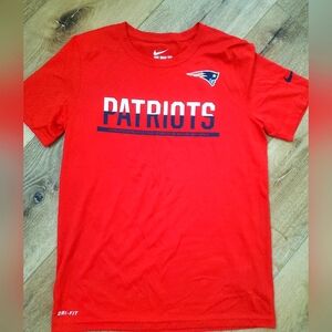 Womens nike size medium patriots tee shirt quick dry NWOT